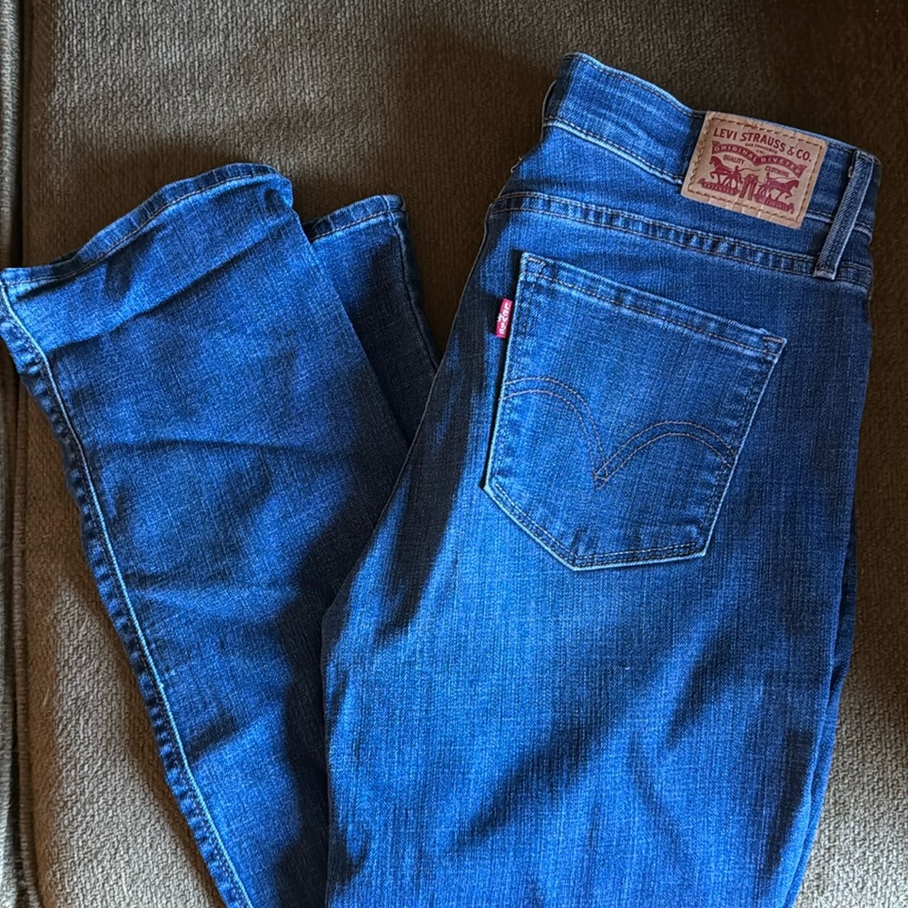 Levi jeans size 8